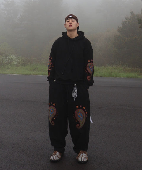 PAISLEY EMB. H-T SWEAT PANTS - Styling