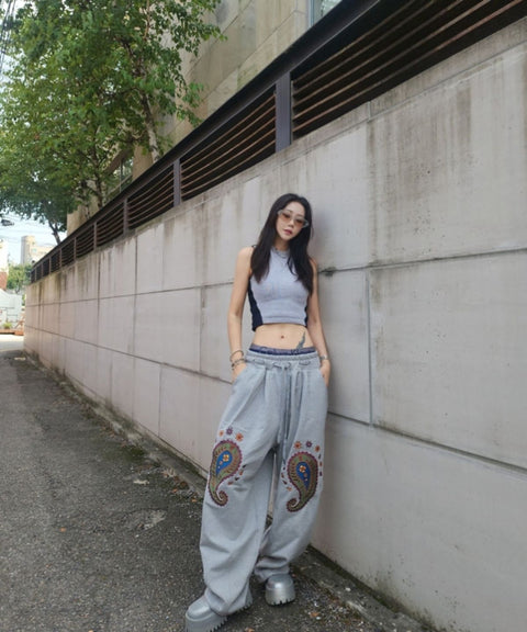 PAISLEY EMB. H-T SWEAT PANTS - Styling