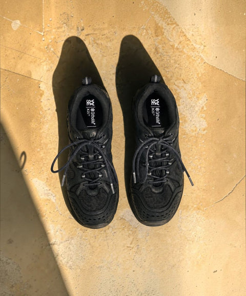 YASE_GO OUT Vintage Pull-Up Sneakers In Black