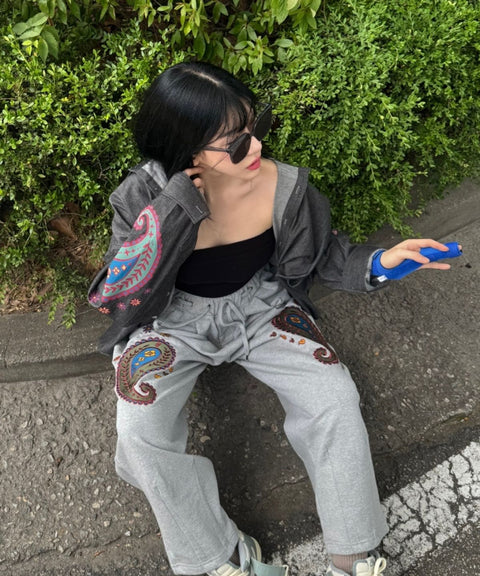 PAISLEY EMB. H-T SWEAT PANTS - Styling