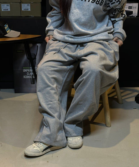 A NOTHING Heavy-Terry Balloon Sweat Pants — Styling snap 12